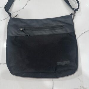 Travelon Anti-Theft Metro Crossbody Bag Black RFID 43414